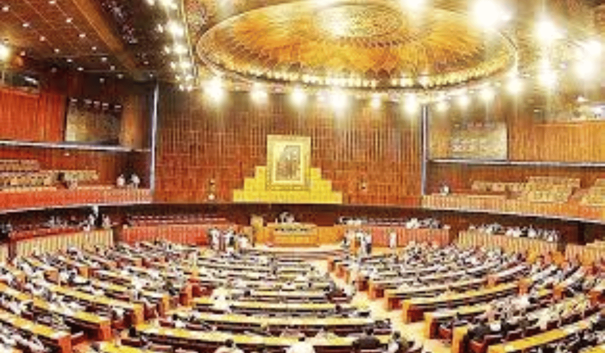 Newly Elected National Assembly Members Take Oath Amid Slogans and Controversy