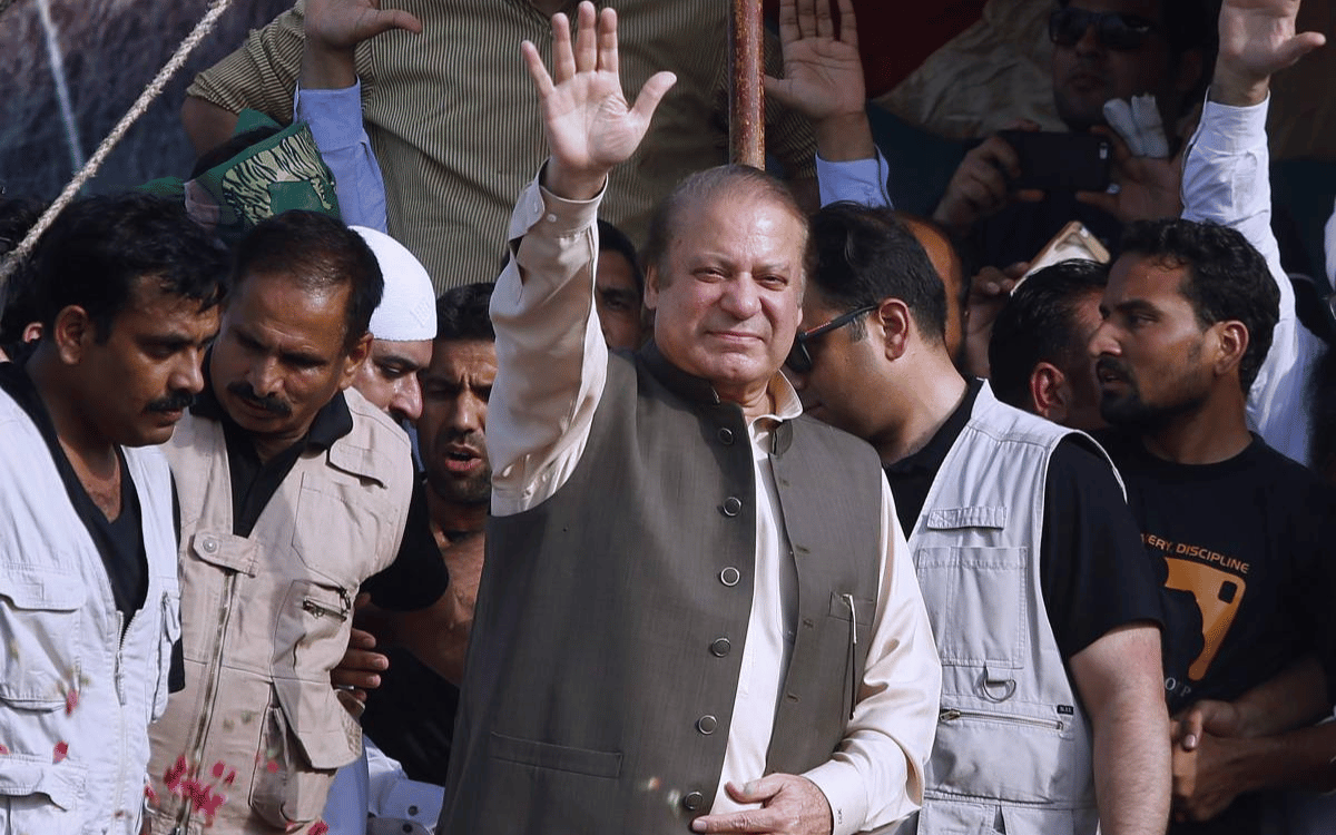 Nawaz Sharif Boldly Challenges PTI’s Promises at Faisalabad Rally